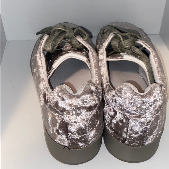 🌸NWOB RAG & BONE RB1 low top grey velvet sneakers - Picture 8 of 16